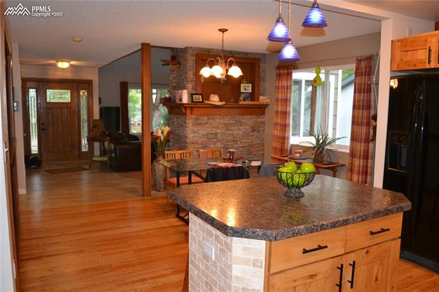 647 Red Cliff Road Colorado Springs, CO 80906 - Photo 6 of 18