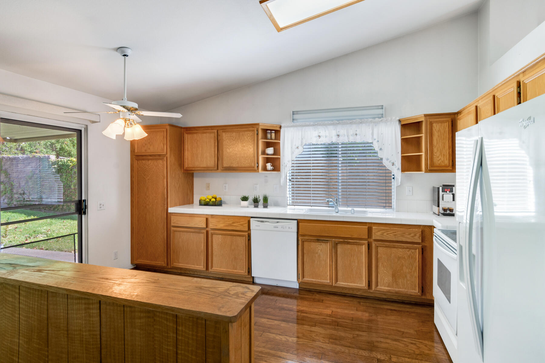 2143 Colunga Street Colton, CA 92324 - Photo 8 of 26 Kitchen