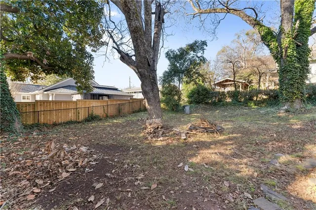 a view of a barn in the middle of a yard