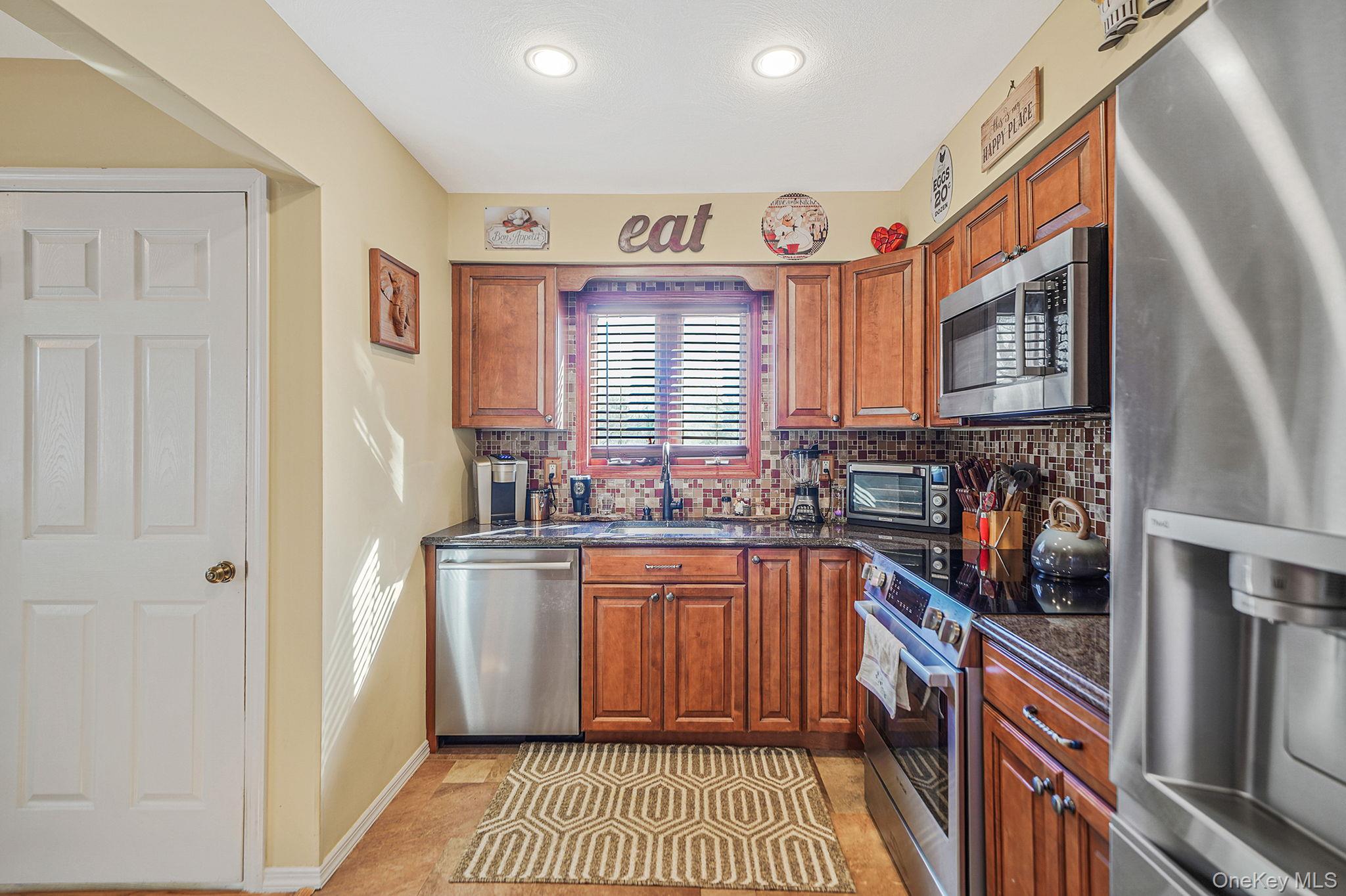 6 Hillside Road Sound Beach, NY 11789 - Photo 12 of 31