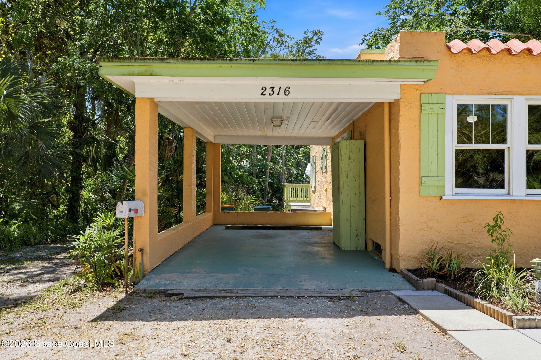 2316 Country Club Road Melbourne, FL 32901 - Photo 3 of 48 3-web-or-mls-Melbourne_Country_Club_Dr_0