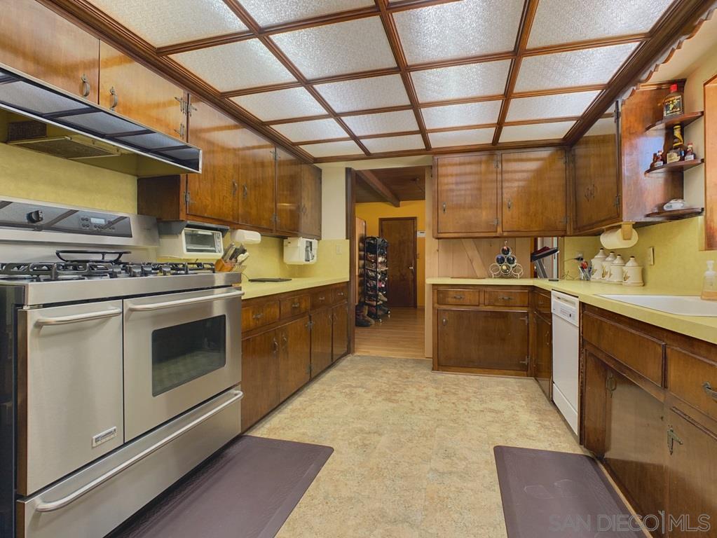 10733 Del Rio Road Spring Valley, CA 91978 - Photo 3 of 25