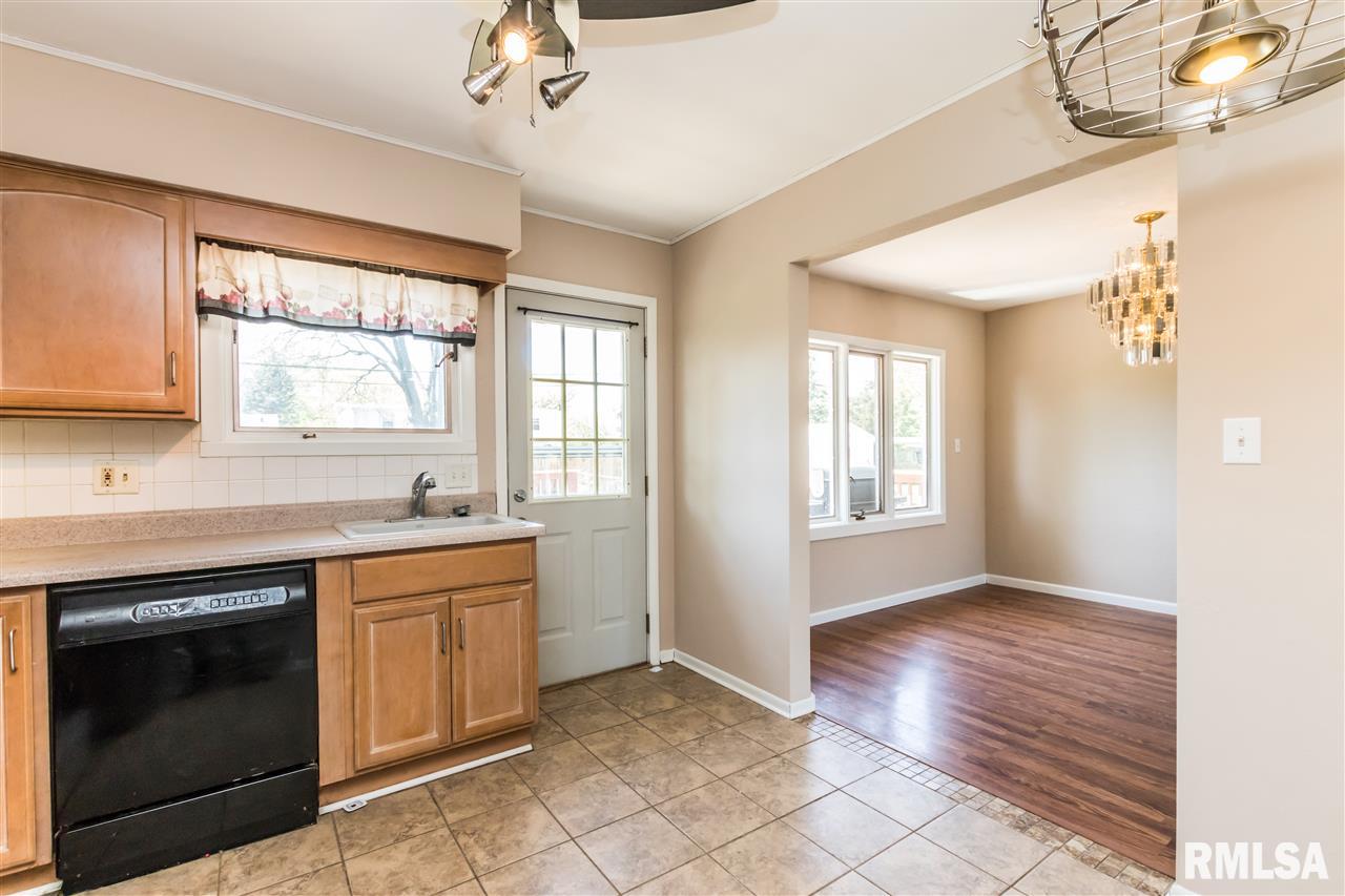 2302 West Overhill Road Peoria, IL 61615 - Photo 12 of 33 Gallery Image 12