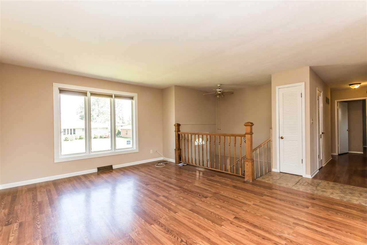 2302 West Overhill Road Peoria, IL 61615 - Photo 4 of 33 Gallery Image 4