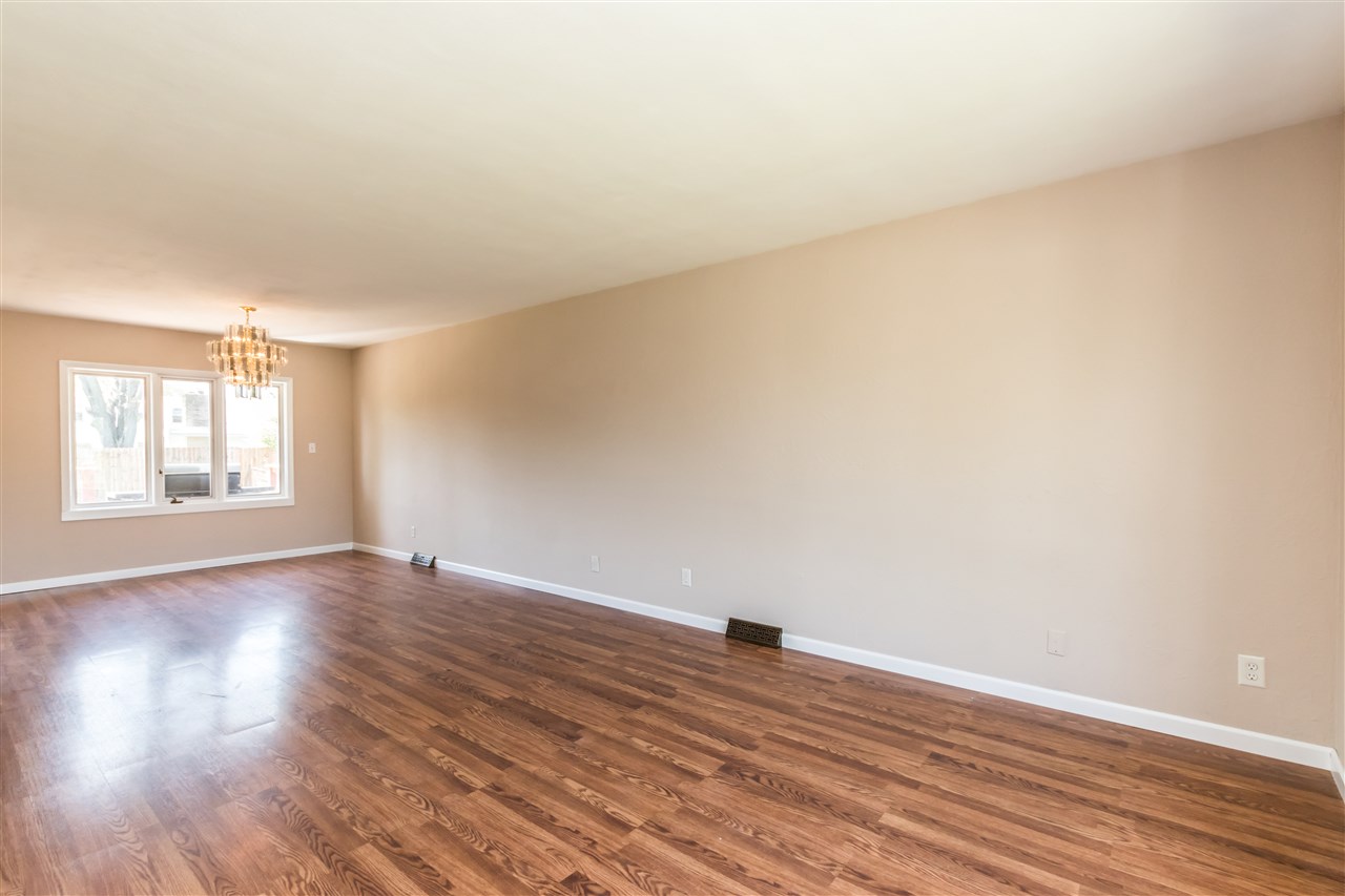2302 West Overhill Road Peoria, IL 61615 - Photo 6 of 33 Gallery Image 6