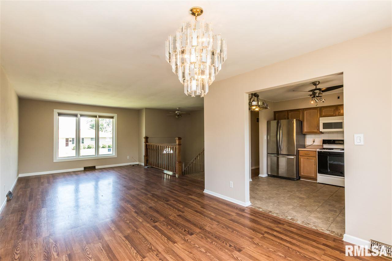 2302 West Overhill Road Peoria, IL 61615 - Photo 9 of 33 Gallery Image 9
