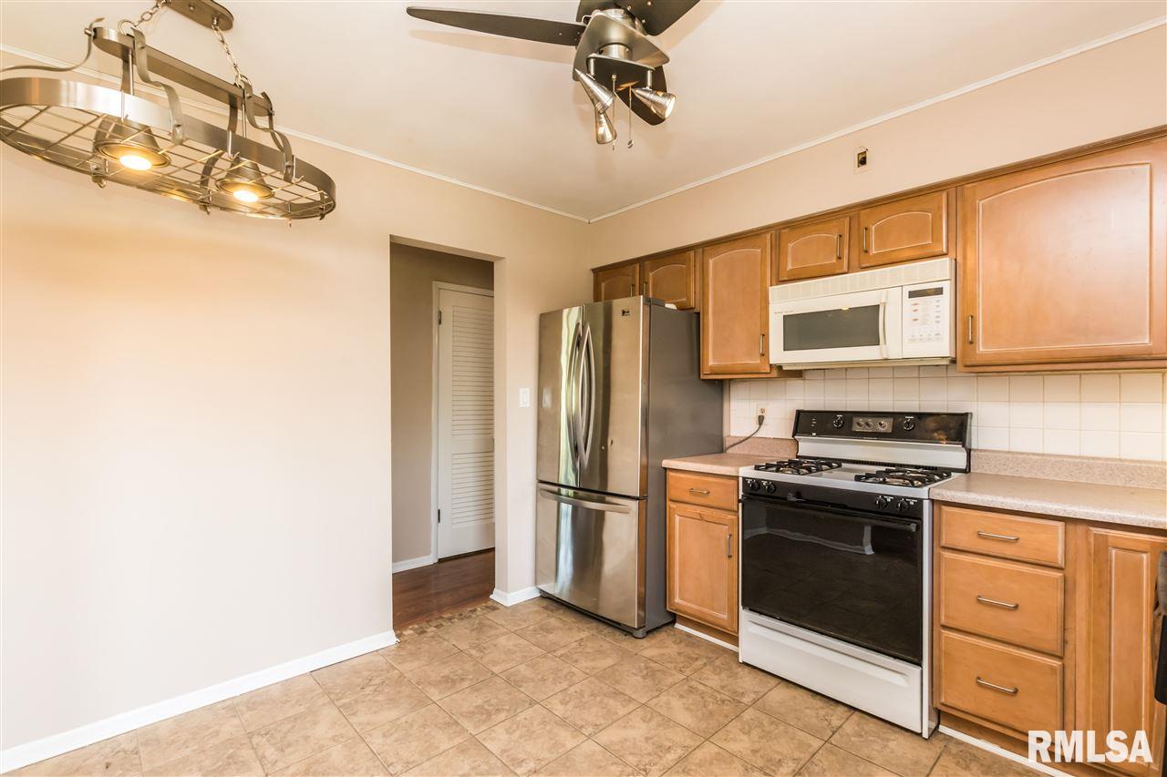 2302 West Overhill Road Peoria, IL 61615 - Photo 10 of 33 Gallery Image 10