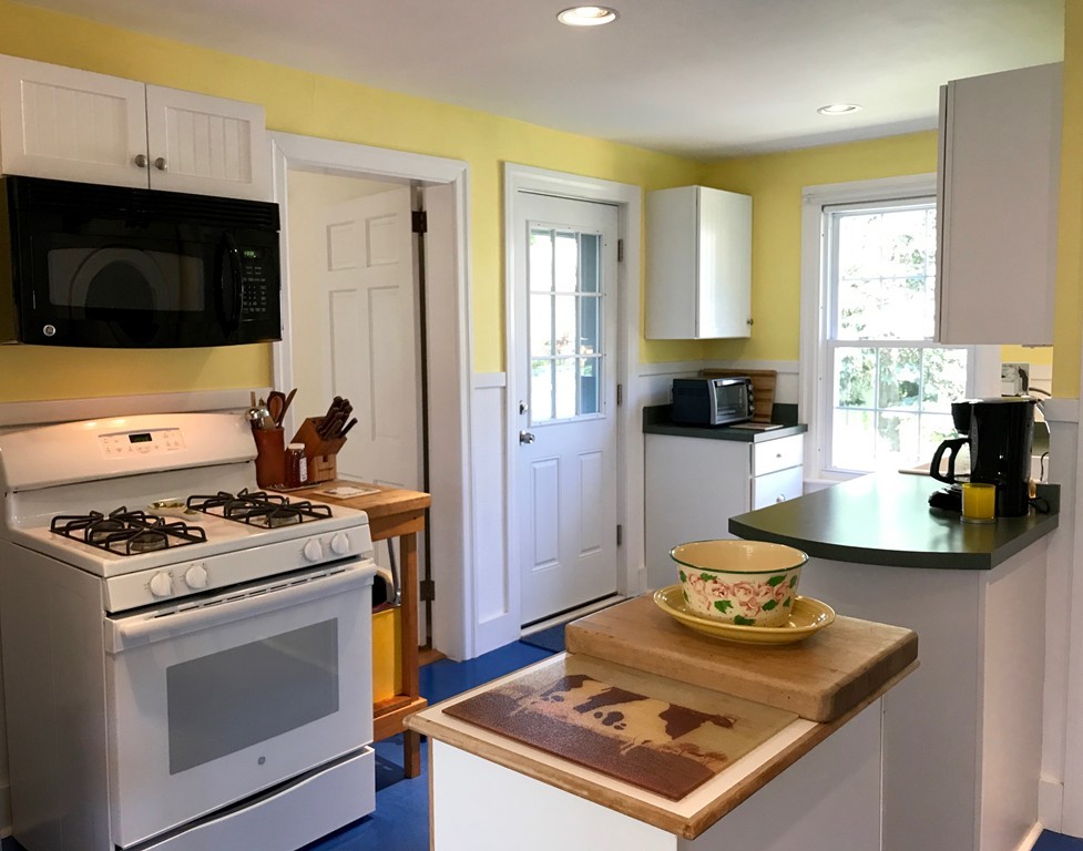 2 Dunnell Road Greenfield, MA 01301 - Photo 3 of 20 Gallery Image 3