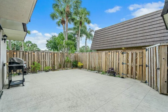 $3,000 | 2020 20th Court, Jupiter, FL 33477