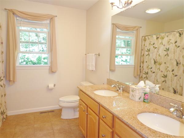18 Angelica Drive Springfield, MA 01129 - Photo 18 of 28 Gallery Image 18
