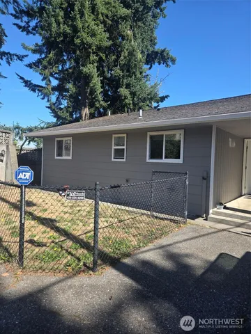 $2,795 | 4738 Rucker Avenue, Everett, WA 98203