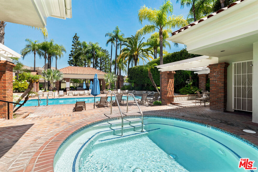 2125 Ridge Drive Los Angeles, CA 90049 - Photo 31 of 32