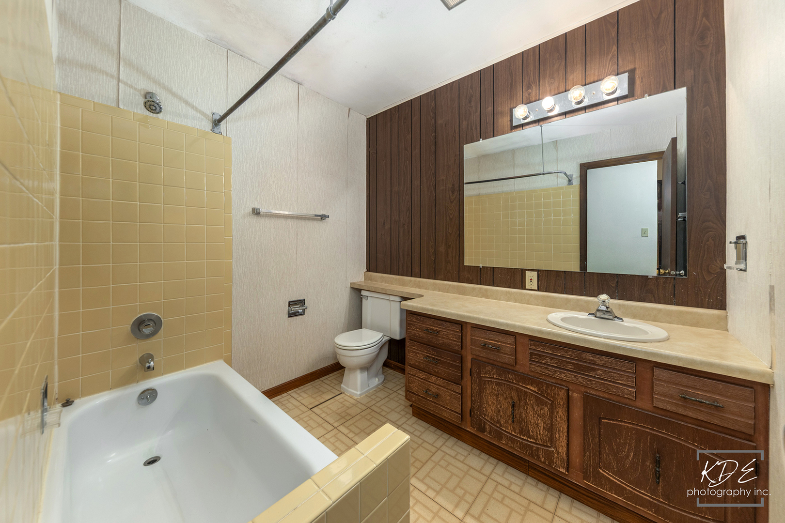 446 Galahad Road Bolingbrook, IL 60440 - Photo 16 of 19