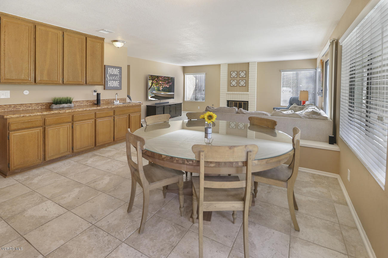 4076 Doneva Road Moorpark, CA 93021 - Photo 11 of 41 dKitchen4