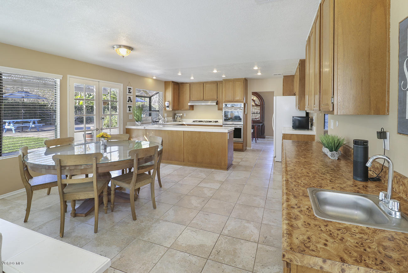 4076 Doneva Road Moorpark, CA 93021 - Photo 12 of 41 dKitchen5