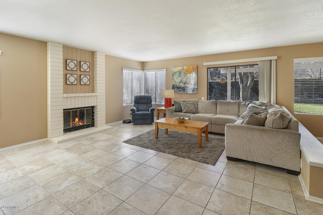 4076 Doneva Road Moorpark, CA 93021 - Photo 13 of 41 eFamily Room1