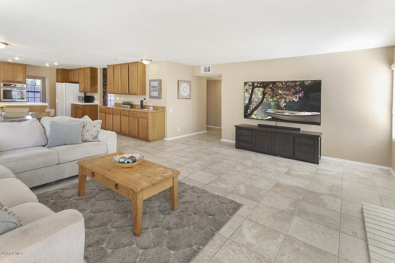 4076 Doneva Road Moorpark, CA 93021 - Photo 14 of 41 eFamily Room2