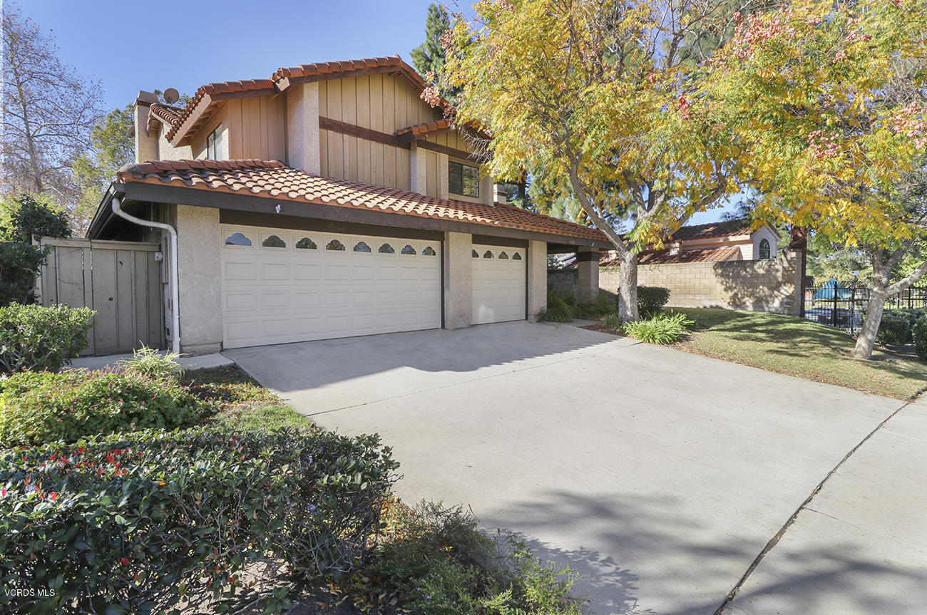 4076 Doneva Road Moorpark, CA 93021 - Photo 3 of 41 aFront2