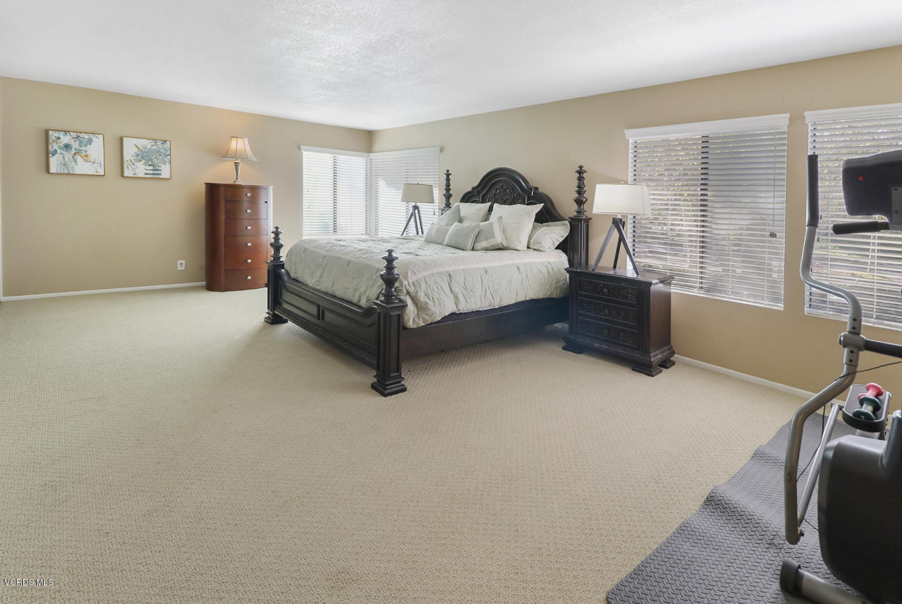 4076 Doneva Road Moorpark, CA 93021 - Photo 26 of 41 mMaster Suite1