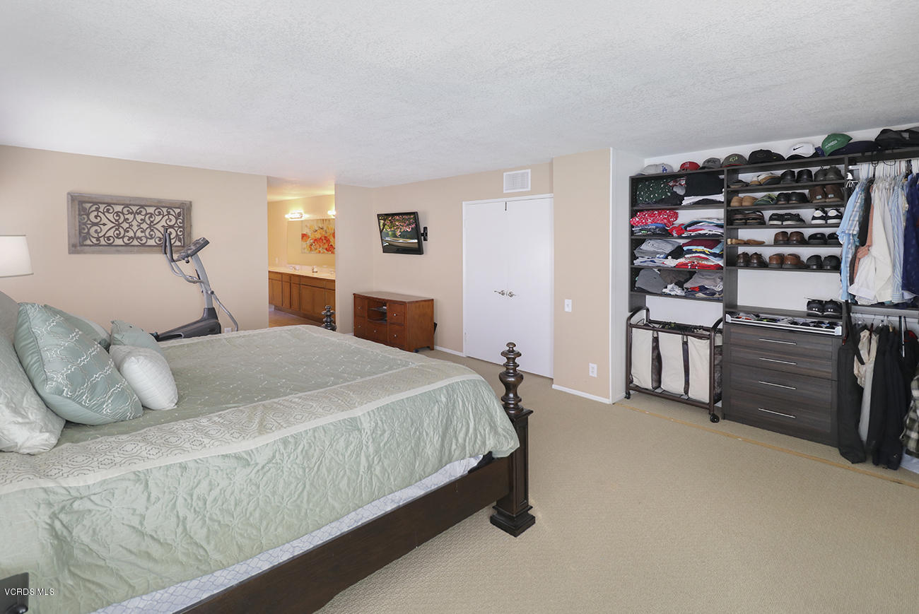 4076 Doneva Road Moorpark, CA 93021 - Photo 27 of 41 mMaster Suite2