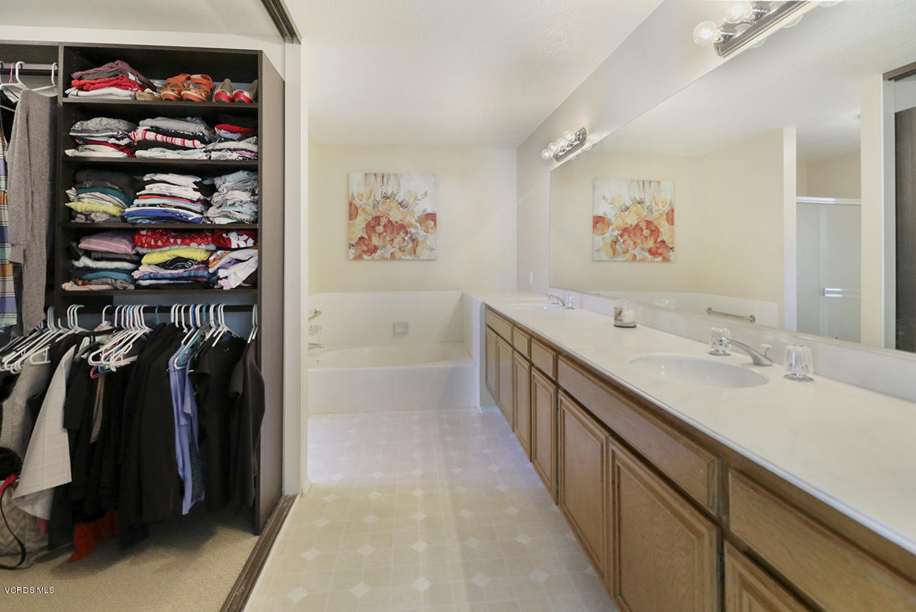 4076 Doneva Road Moorpark, CA 93021 - Photo 29 of 41 mMaster Suite4