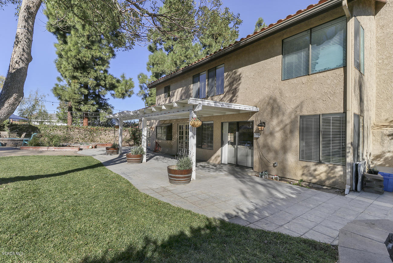 4076 Doneva Road Moorpark, CA 93021 - Photo 33 of 41 nBackyard2