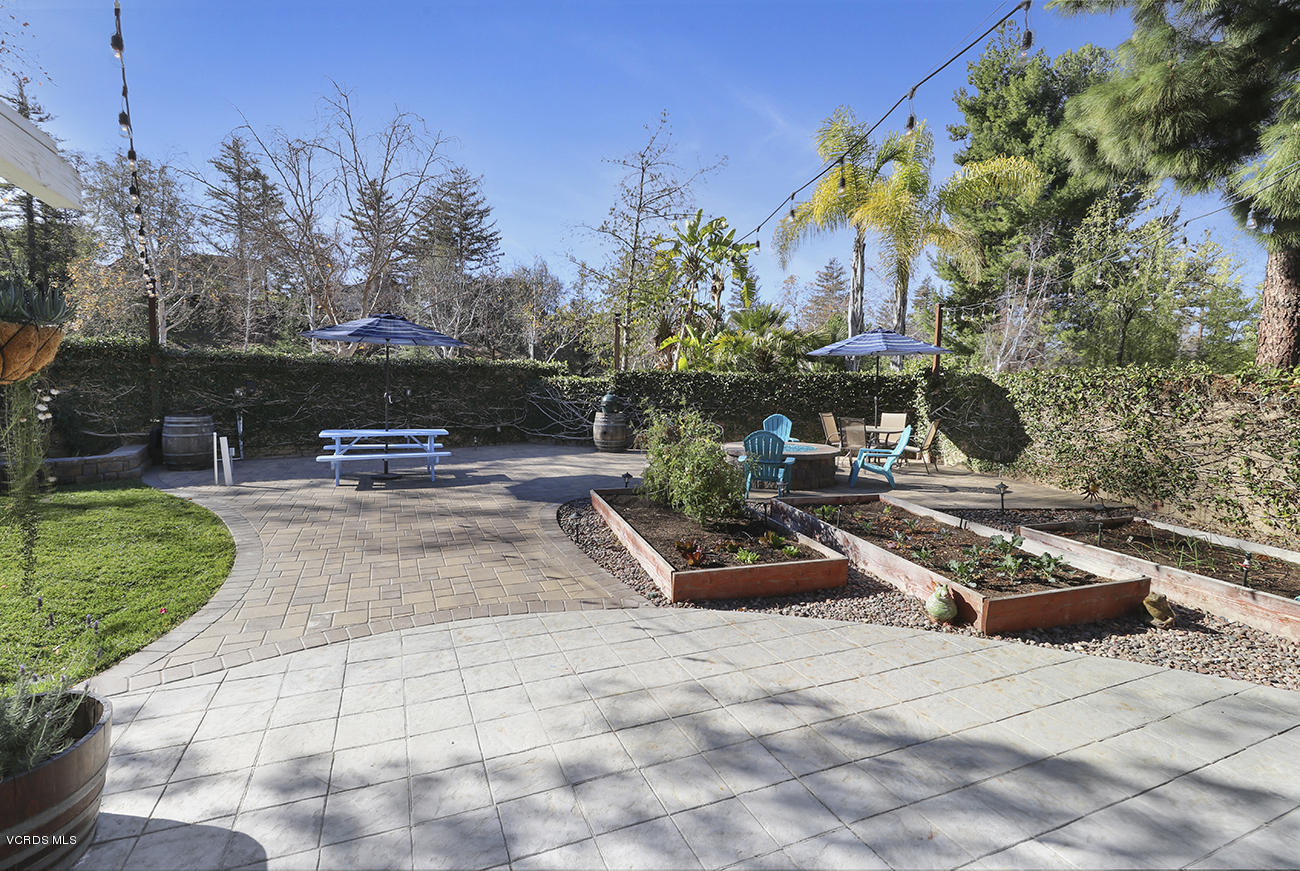 4076 Doneva Road Moorpark, CA 93021 - Photo 34 of 41 nBackyard3