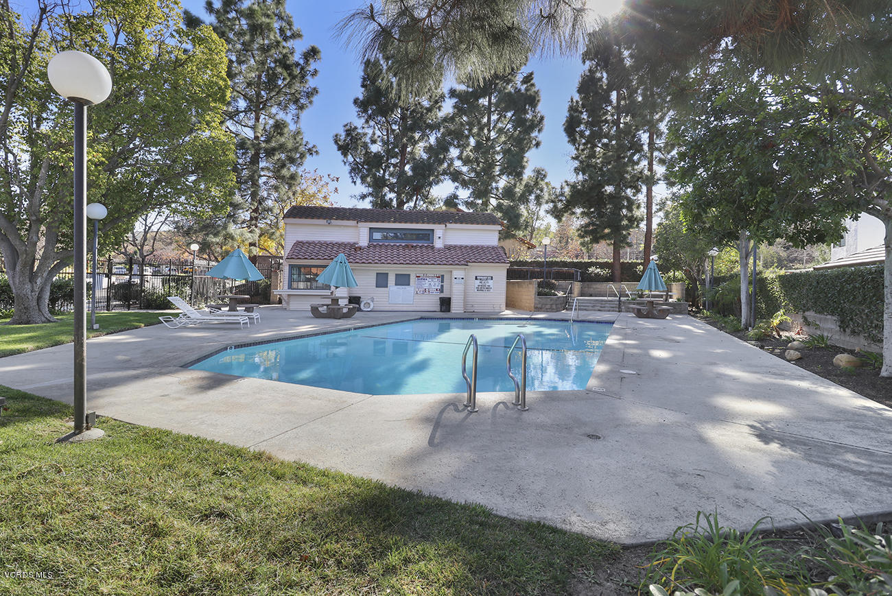 4076 Doneva Road Moorpark, CA 93021 - Photo 39 of 41 oCommunity Pool