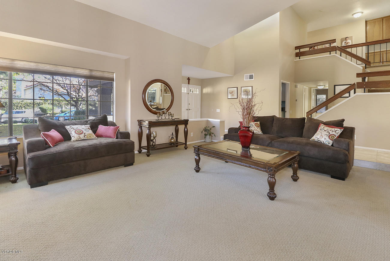 4076 Doneva Road Moorpark, CA 93021 - Photo 7 of 41 bEntry and Living Room2