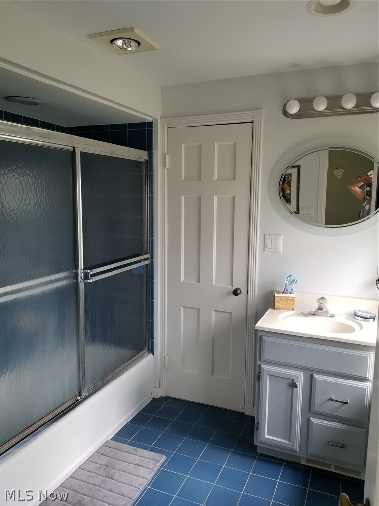 22149 Douglas Road Beachwood, OH 44122 - Photo 22 of 32 Main Bath