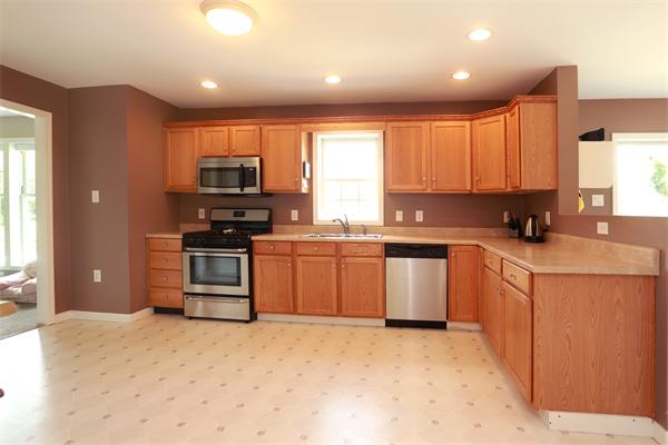 42 Locust Street Merrimac, MA 01860 - Photo 4 of 26 Gallery Image 4