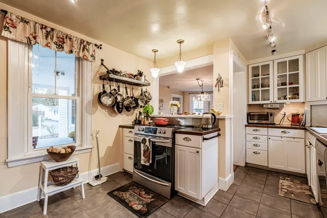 $499,000 | 10 Whitehall Avenue, South Portland, ME 04106