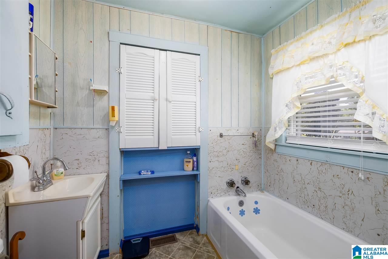 310 3rd Avenue West Oneonta, AL 35121 - Photo 20 of 27