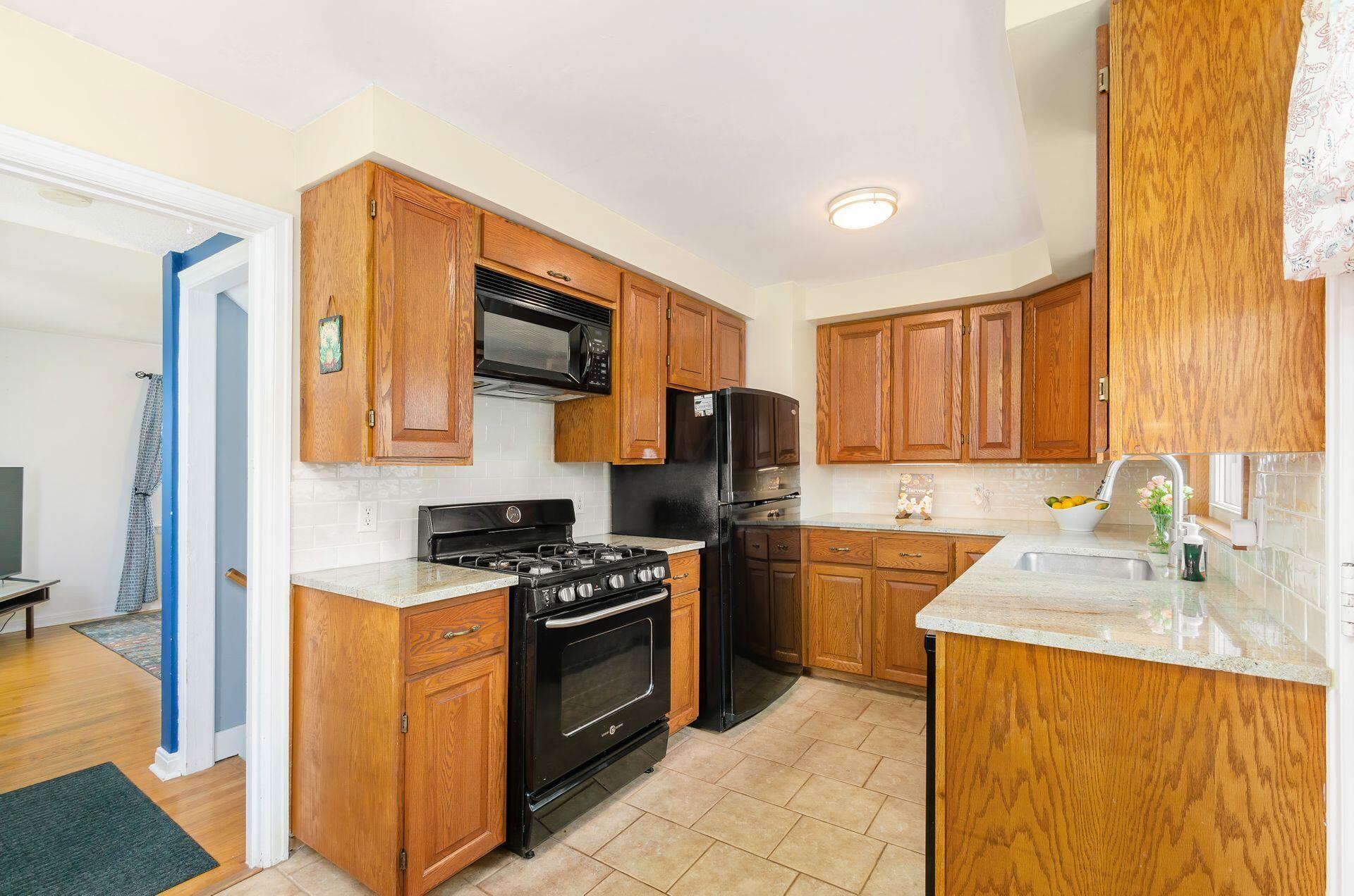 453 Chatham Road Columbus, OH 43214 - Photo 5 of 26 005_6b75_K 453 Chatham Rd 018