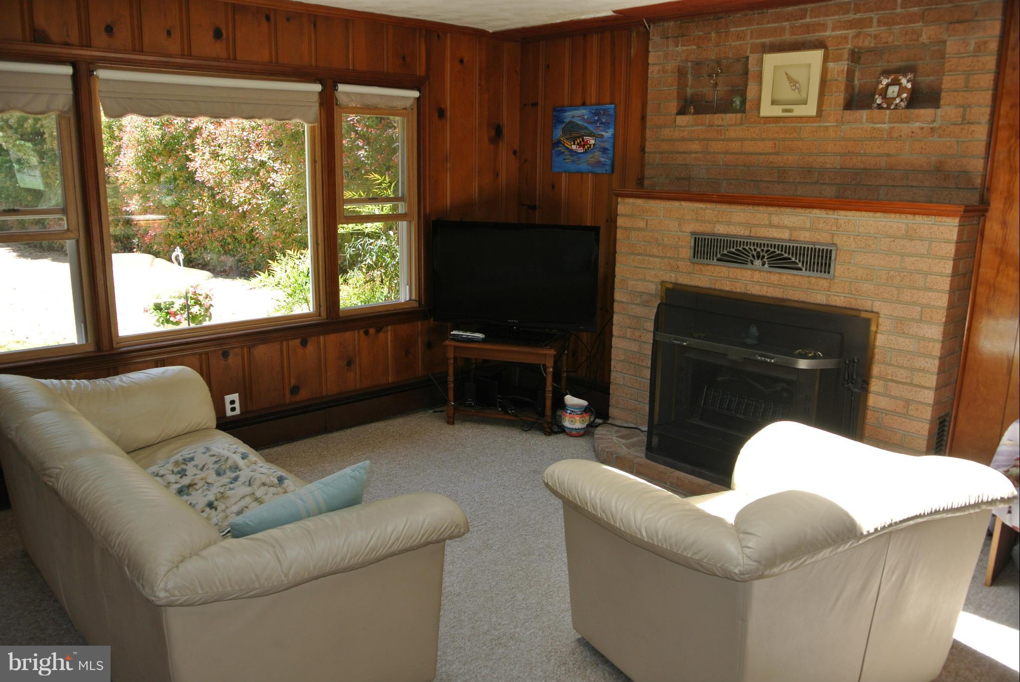 12250 Potomac View Road Newburg, MD 20664 - Photo 8 of 30 Living Room