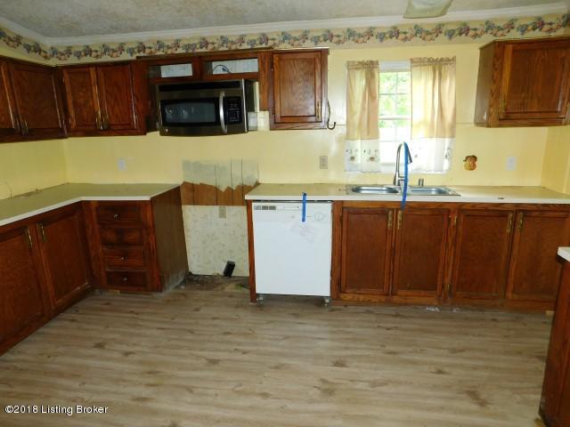 134 Falling Branch Road Waco, KY 40385 - Photo 3 of 12 Kitchen (7)