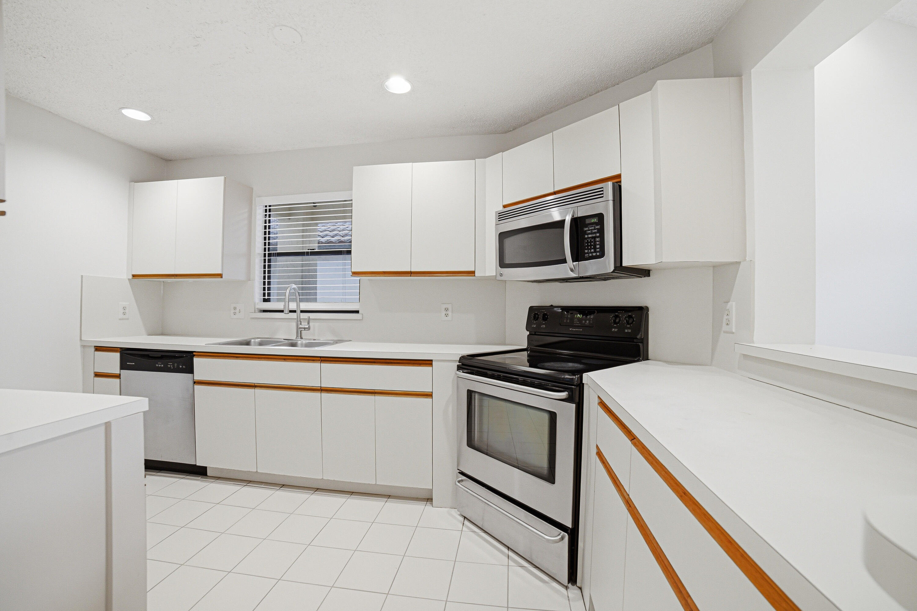 5529 Ilford Court Boca Raton, FL 33486 - Photo 6 of 22 Kitchen