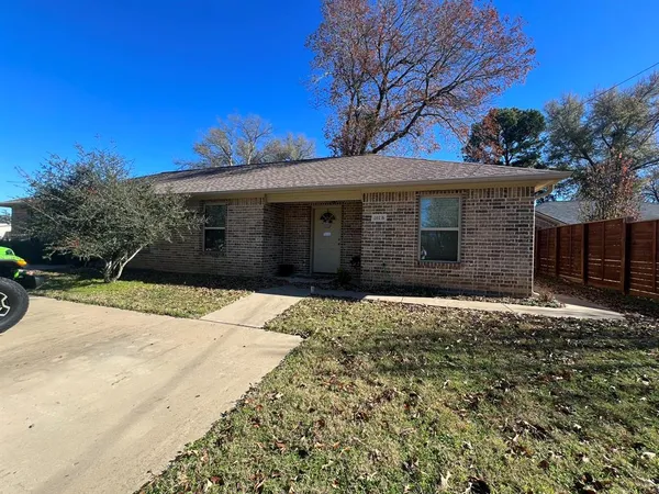 $1,250 | 202 Chestnut Drive, Unit C, Van, TX 75790