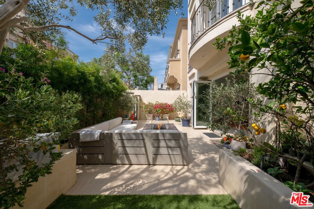 129 Channel Pointe Court Marina del Rey, CA 90292 - Photo 3 of 49