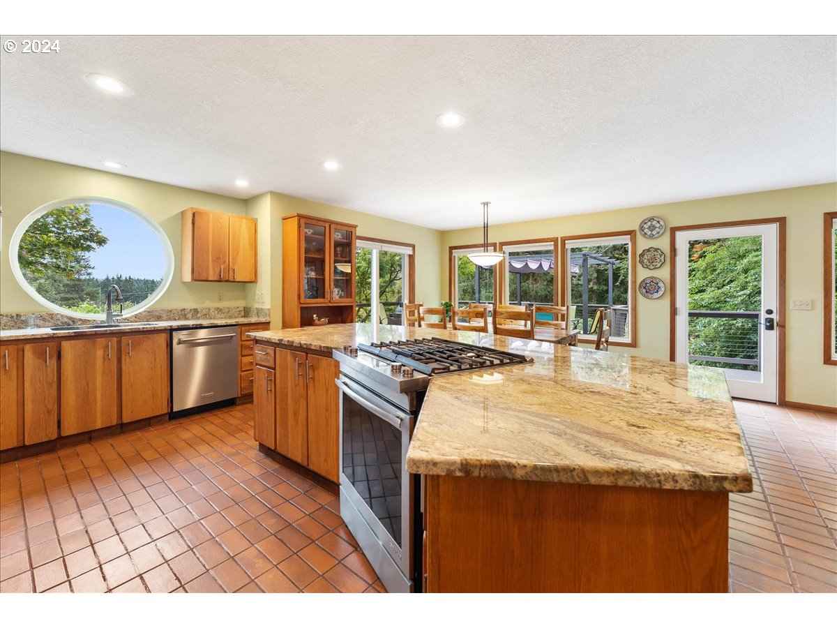 16611 Southeast Tong Road Damascus, OR 97089 - Photo 4 of 48