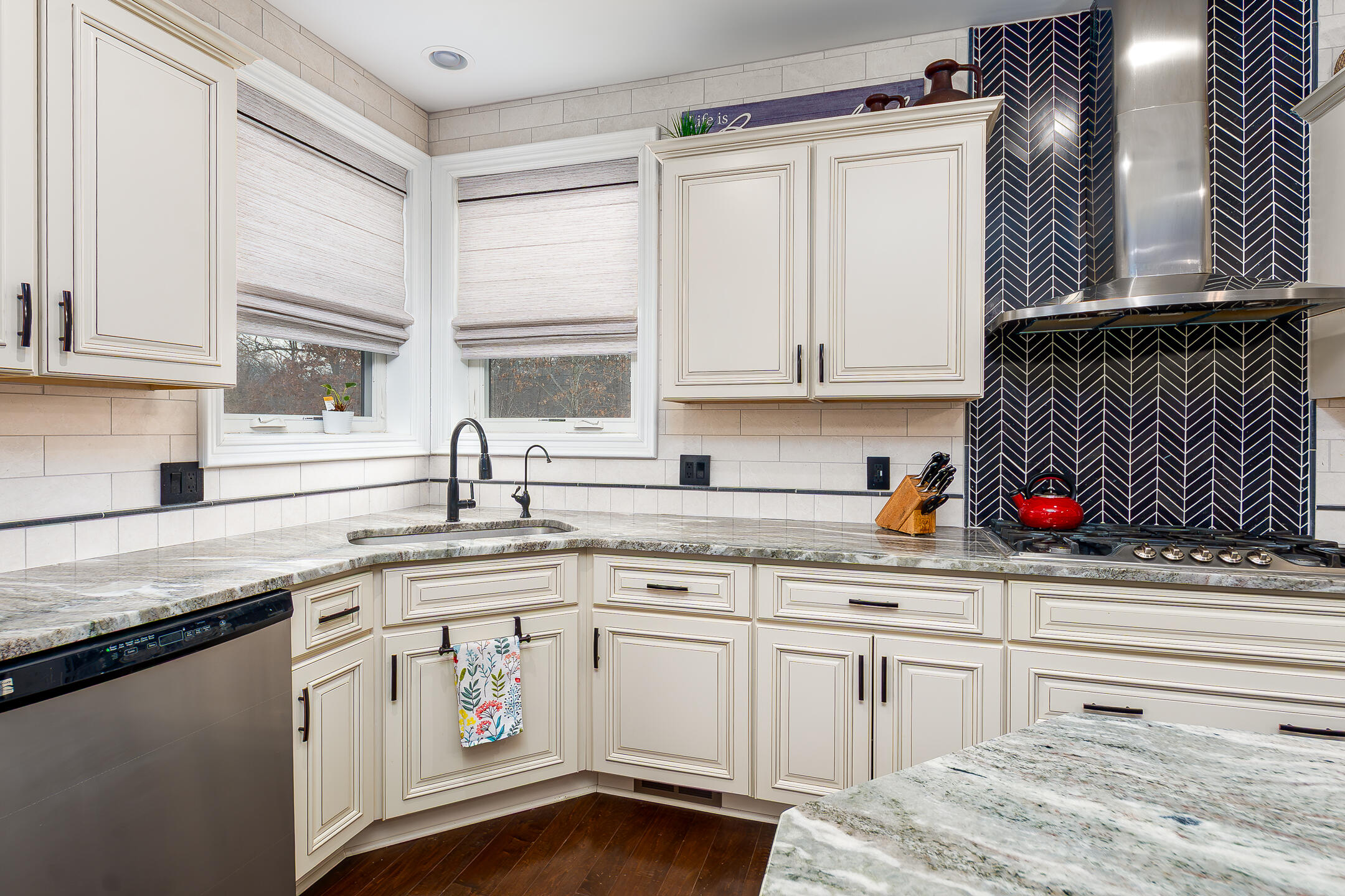 575 East Maple Road Milford, MI 48381 - Photo 16 of 44 The Benefit of this Milford SFH (19)