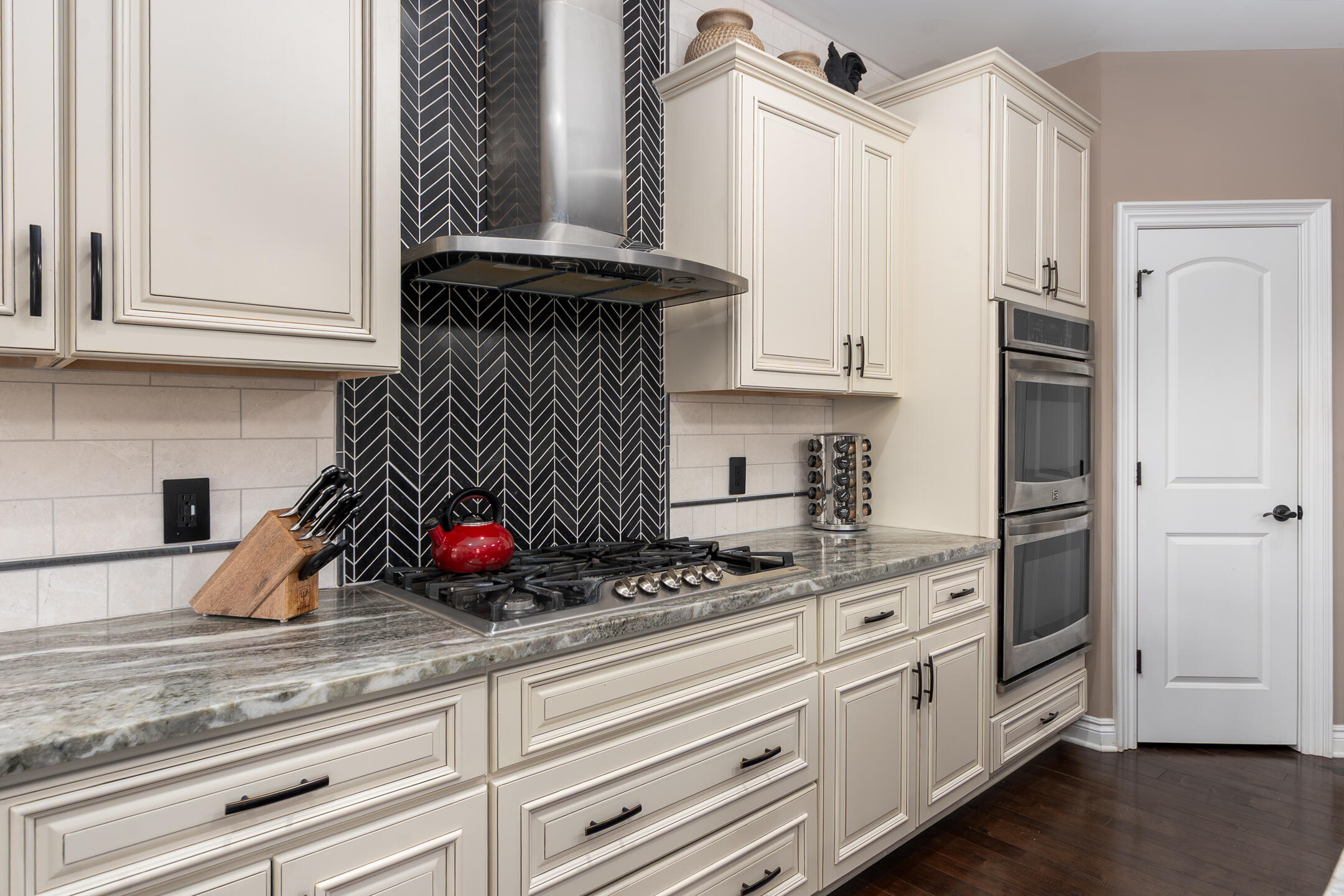 575 East Maple Road Milford, MI 48381 - Photo 17 of 44 The Benefit of this Milford SFH (20)