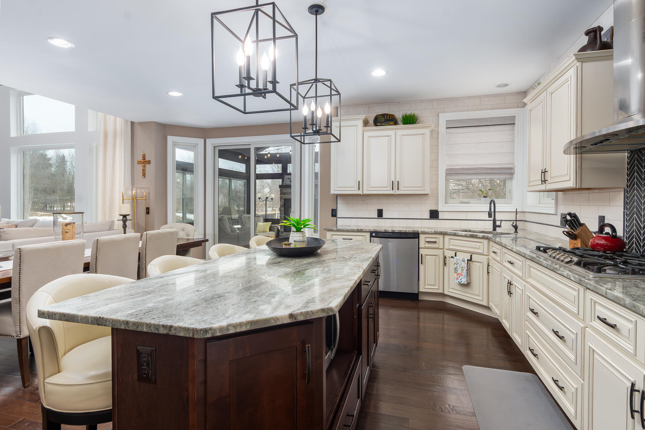 575 East Maple Road Milford, MI 48381 - Photo 18 of 44 The Benefit of this Milford SFH (21)