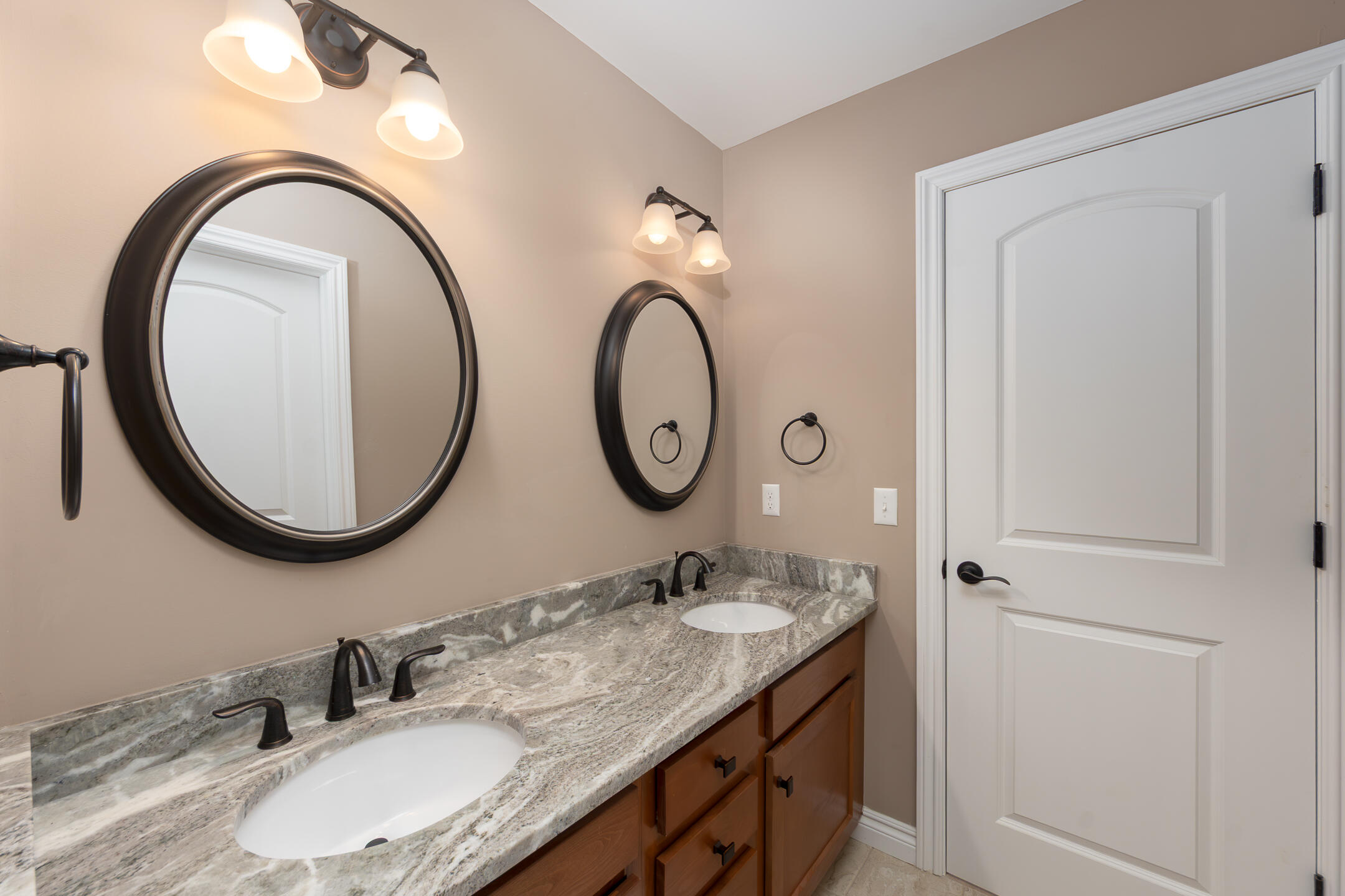 575 East Maple Road Milford, MI 48381 - Photo 29 of 44 The Benefit of this Milford SFH (26)