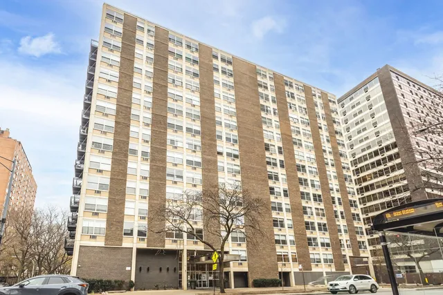 $299,000 | 3033 North Sheridan Road, Unit 1203, Chicago, IL 60657