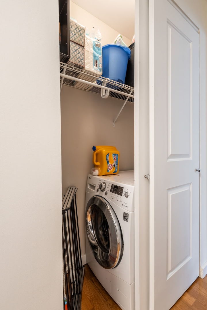 3033 North Sheridan Road, Unit 1203 Chicago, IL 60657 - Photo 16 of 22 a view of living room with washer and dryer