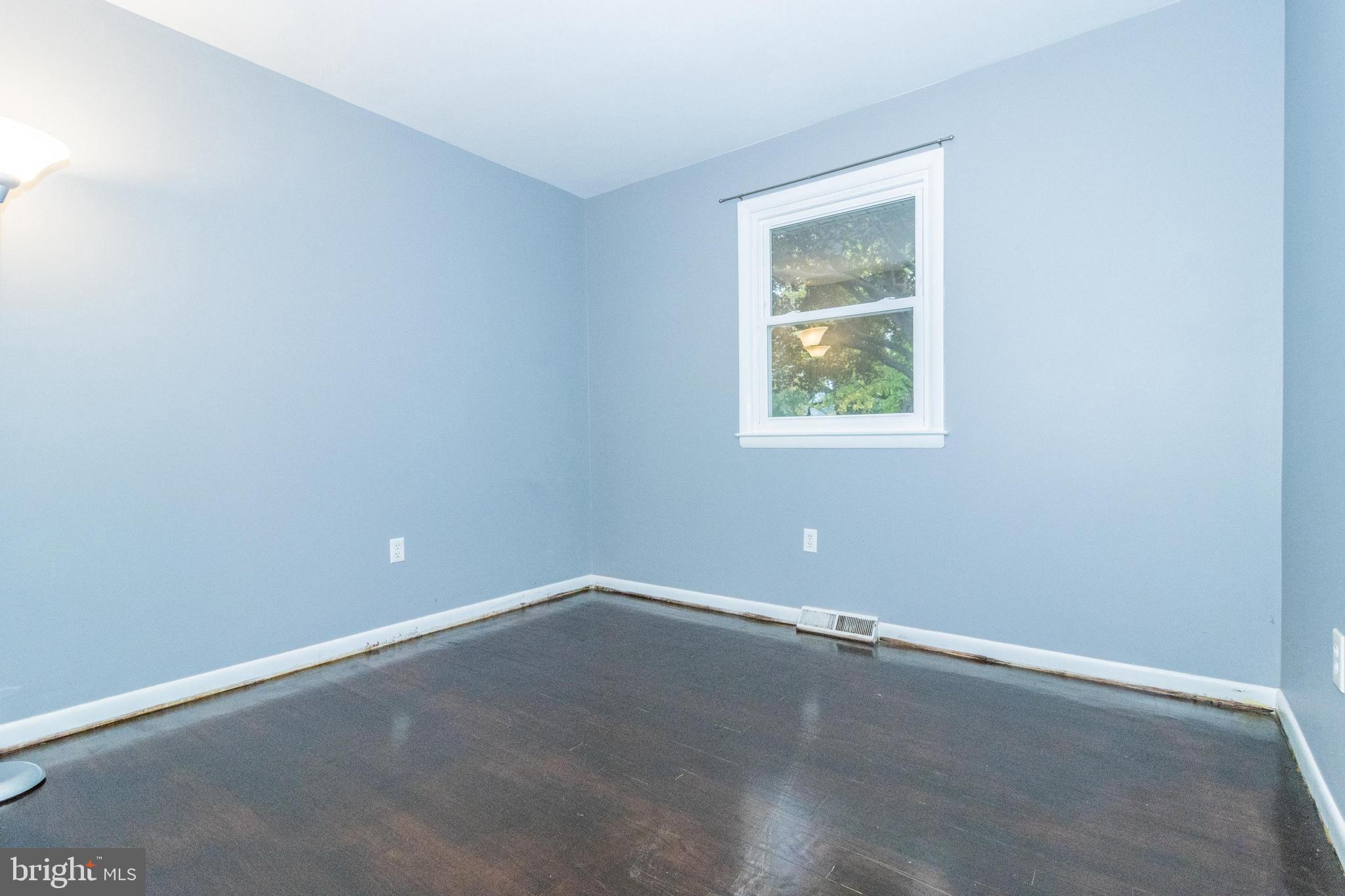 320 Kenmore Avenue Edgewater, MD 21037 - Photo 27 of 43 an empty room with a window