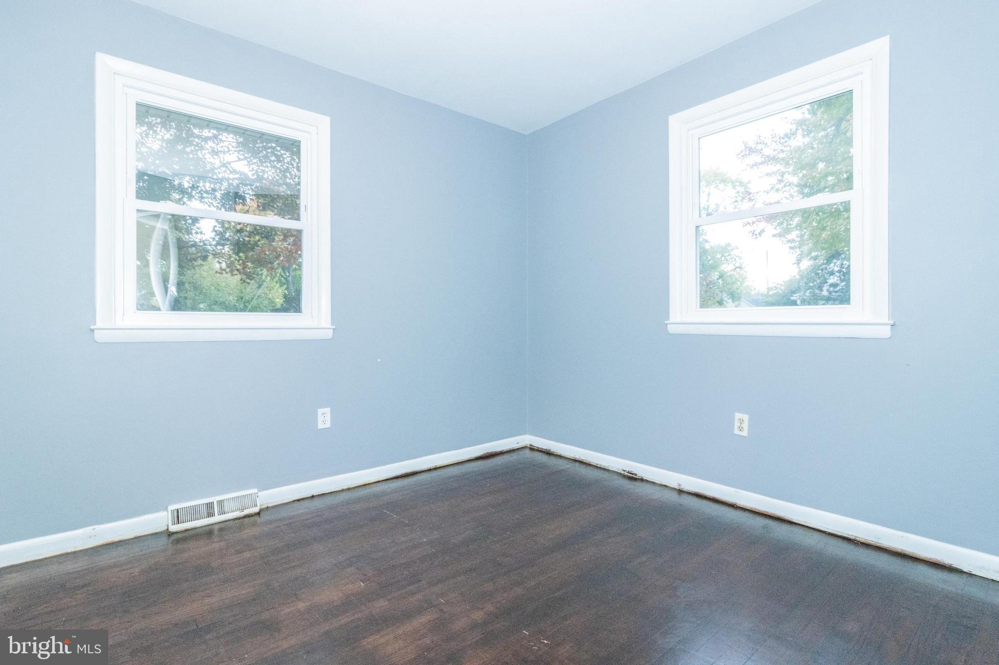 320 Kenmore Avenue Edgewater, MD 21037 - Photo 30 of 43 an empty room with a window