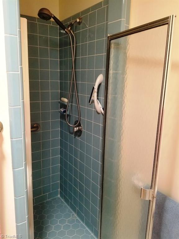 3910 Tanglebrook Road High Point, NC 27265 - Photo 17 of 26 Gallery Image 17