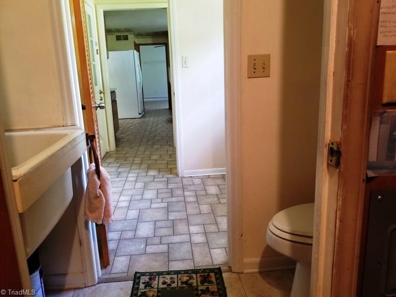 3910 Tanglebrook Road High Point, NC 27265 - Photo 18 of 26 Gallery Image 18